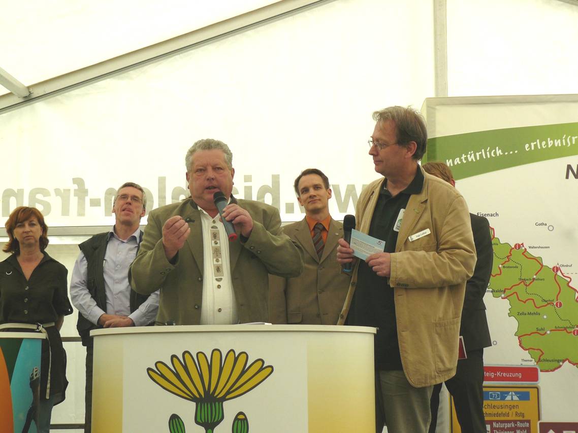 Preisträger des Deutschen Landschaftspflegepreises 2010 hält eine Rede auf einer Veranstaltung